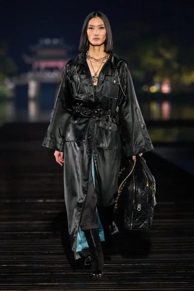 Look 3